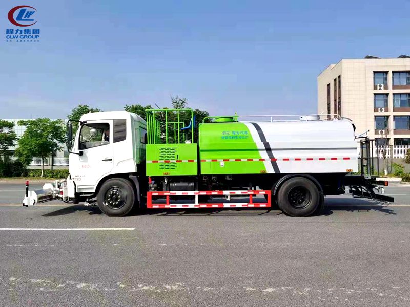 路面高壓沖洗養(yǎng)護(hù)車(chē)