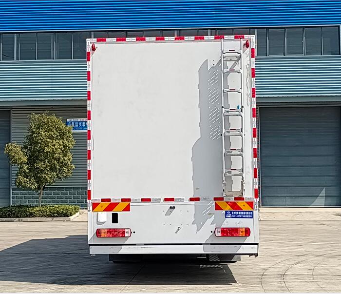 重汽豪沃12人宿營(yíng)車(chē)