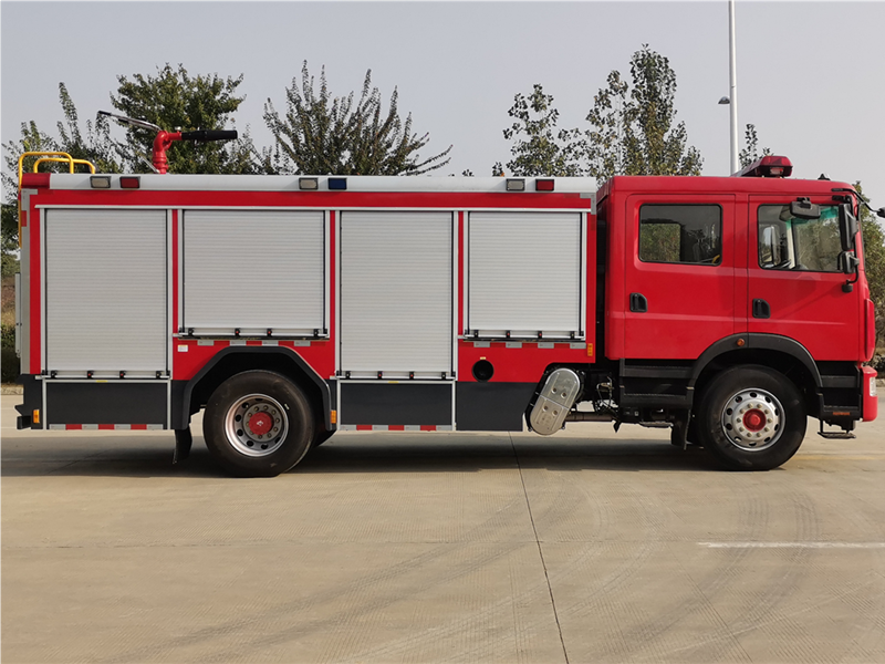 東風(fēng)D9 7噸水罐消防車