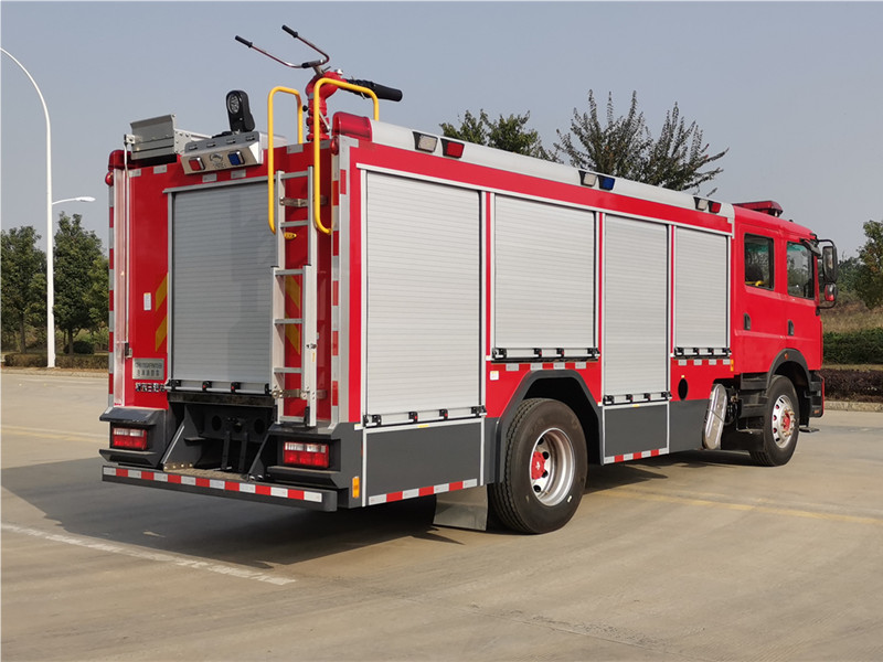 東風(fēng)D9 7噸水罐消防車