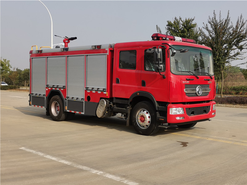 東風(fēng)D9 7噸水罐消防車