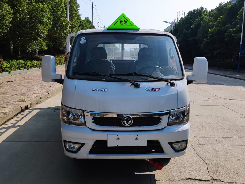 東風(fēng)汽油3.1米氣瓶運(yùn)輸車