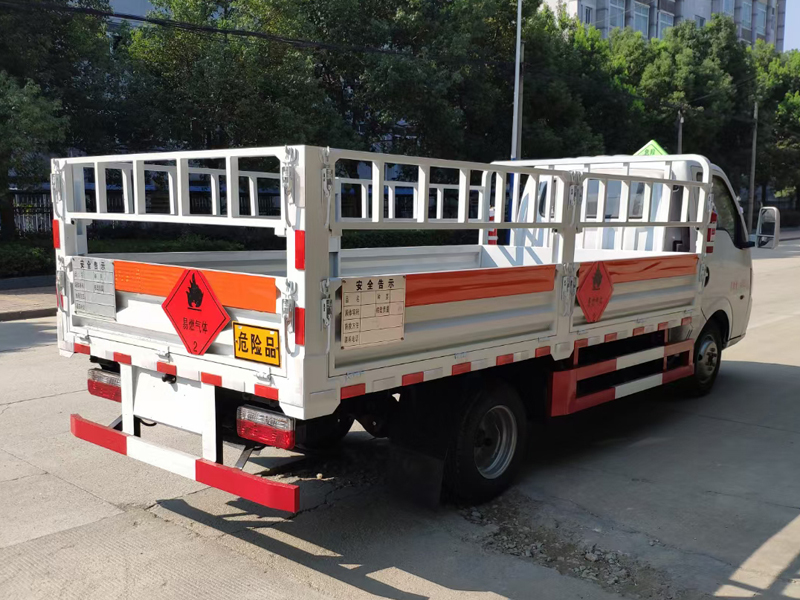 東風(fēng)汽油3.1米氣瓶運(yùn)輸車