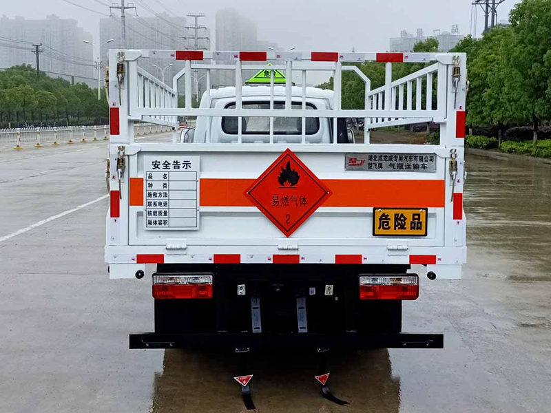 東風(fēng)汽油3.1米氣瓶運(yùn)輸車