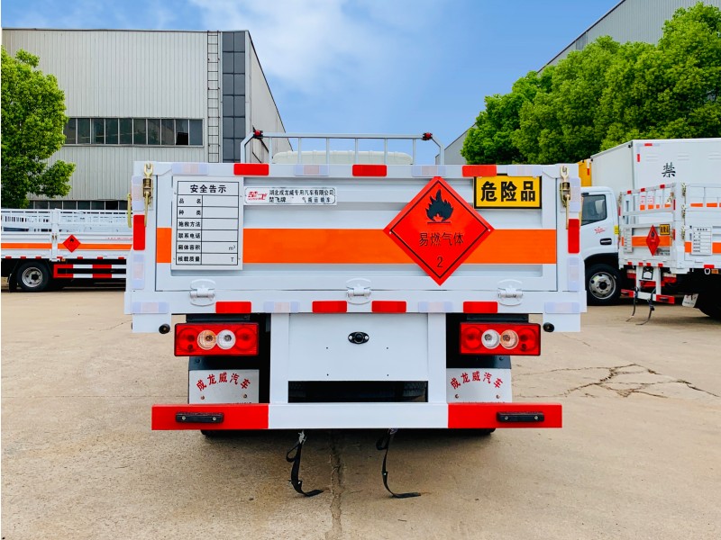 小卡之星3.8米氣瓶運(yùn)輸車