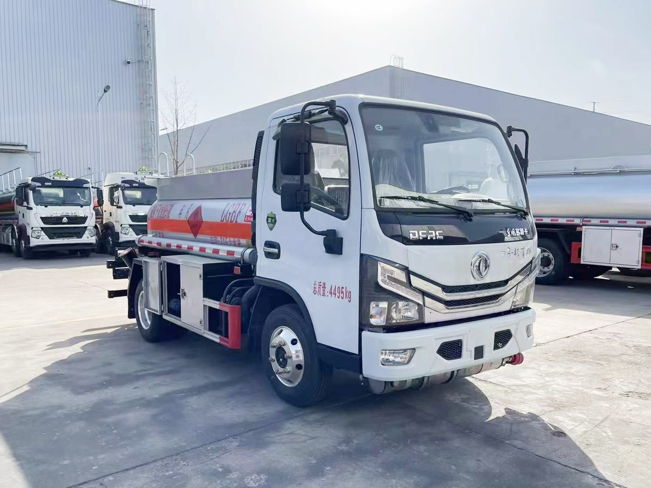 東風(fēng)多利卡2噸油罐車(chē)