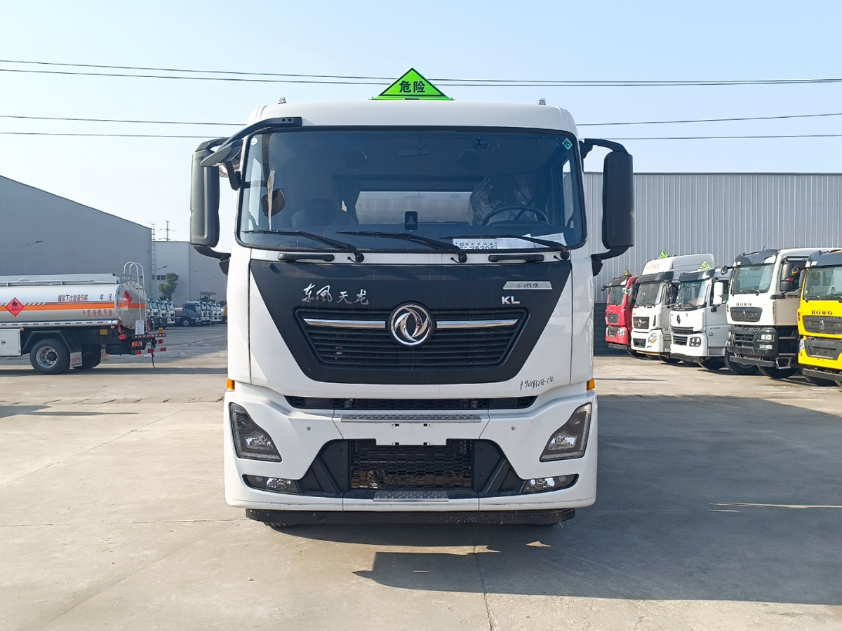 東風(fēng)天龍前四后八25噸鋁合金油罐車