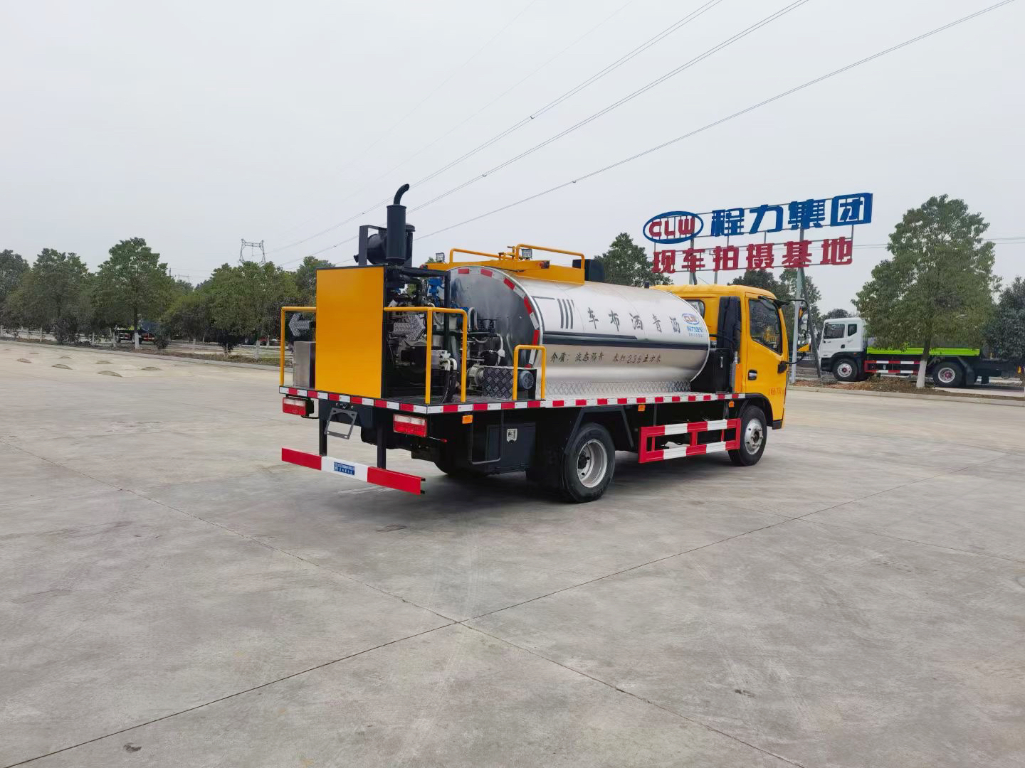 東風(fēng)D6多利卡瀝青灑布車